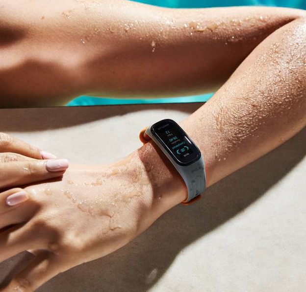 Get the OnePlus Band Black at Best price in Poorvika Online!